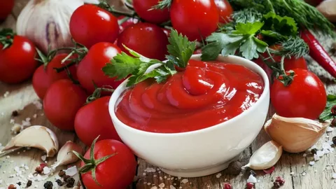 رب گوجه ارومیه تولید شده از گوجه‌ های رسیده شمال غرب